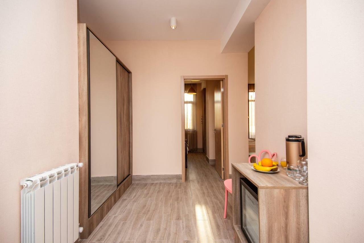 Tonusi Luxe Hotel In The Historic City Center Tbilisi Esterno foto