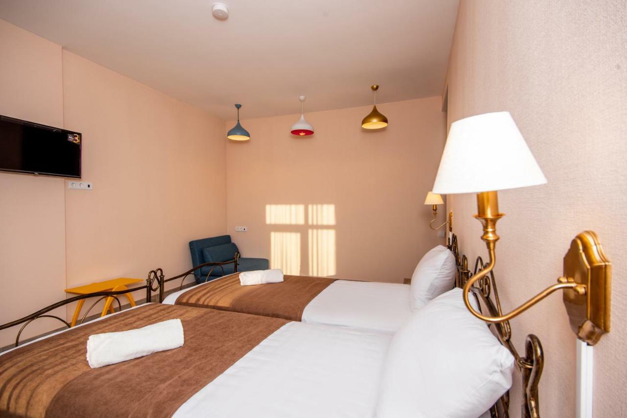 Tonusi Luxe Hotel In The Historic City Center Tbilisi Esterno foto